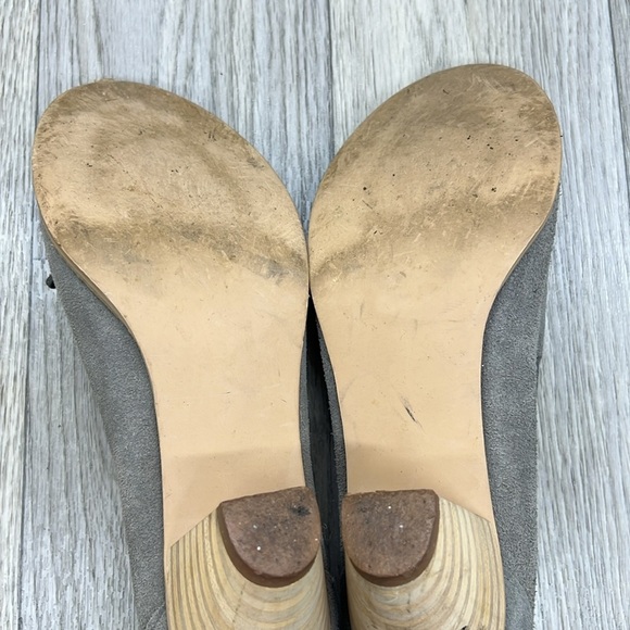 California Cobblers 1970s Suede wood Block Heel Pumps - Picture 12 of 13